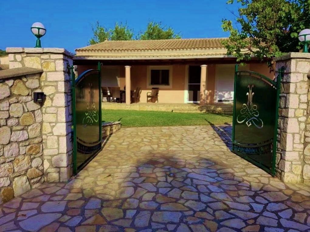 Villa Spiti Ute Makrádes Екстериор снимка