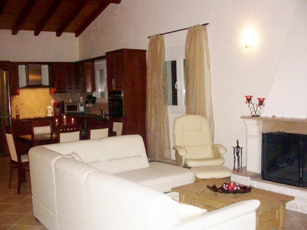 Villa Spiti Ute Makrádes Екстериор снимка